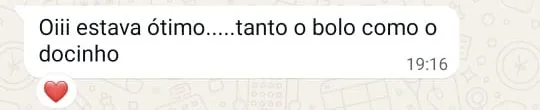 Print de conversa no WhatsApp com a cliente Débora elogiando a Camila